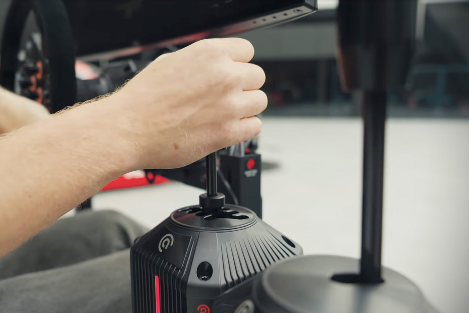 Asetek Racing Shifter e Handbrake para simulação de corridas